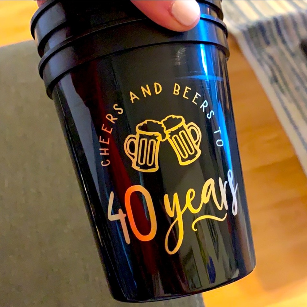 NWT Cheers & Beers To 40 Years Cups In Black & Gold